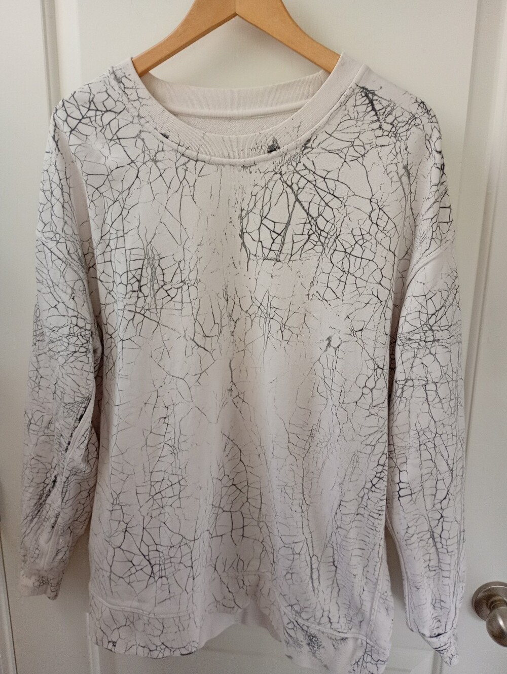 lululemon athletica | White Pullover with Black Crackle Print